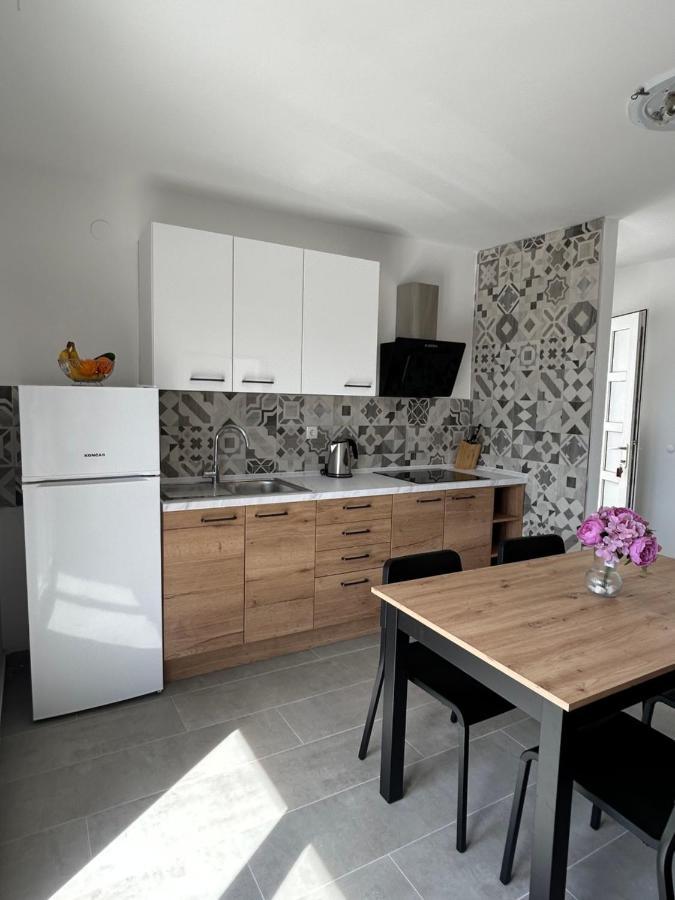Apartments Ljubomir Rogoznica  Buitenkant foto