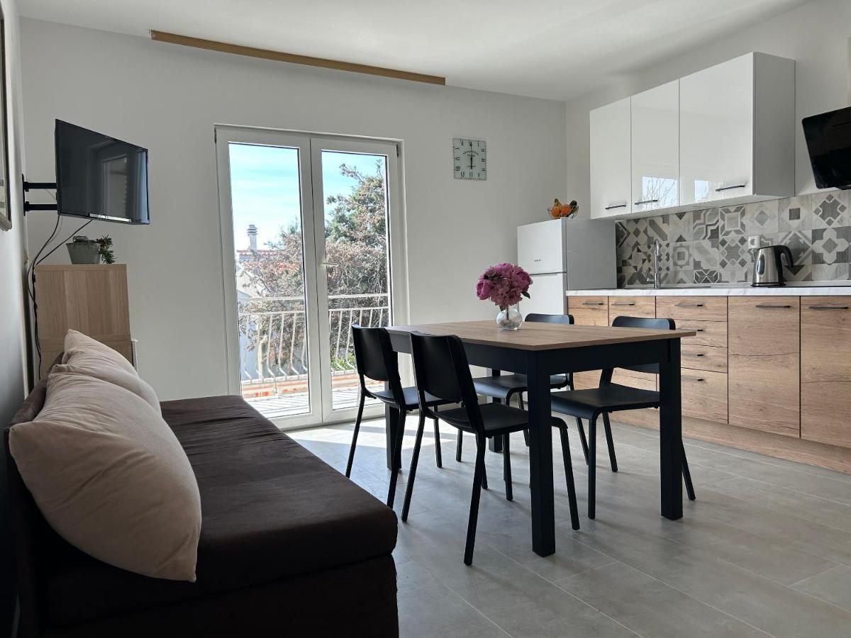 Apartments Ljubomir Rogoznica  Buitenkant foto