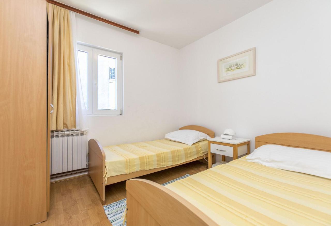 Apartments Ljubomir Rogoznica  Buitenkant foto