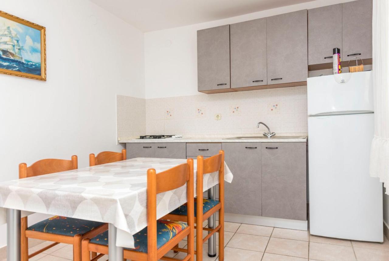 Apartments Ljubomir Rogoznica  Buitenkant foto