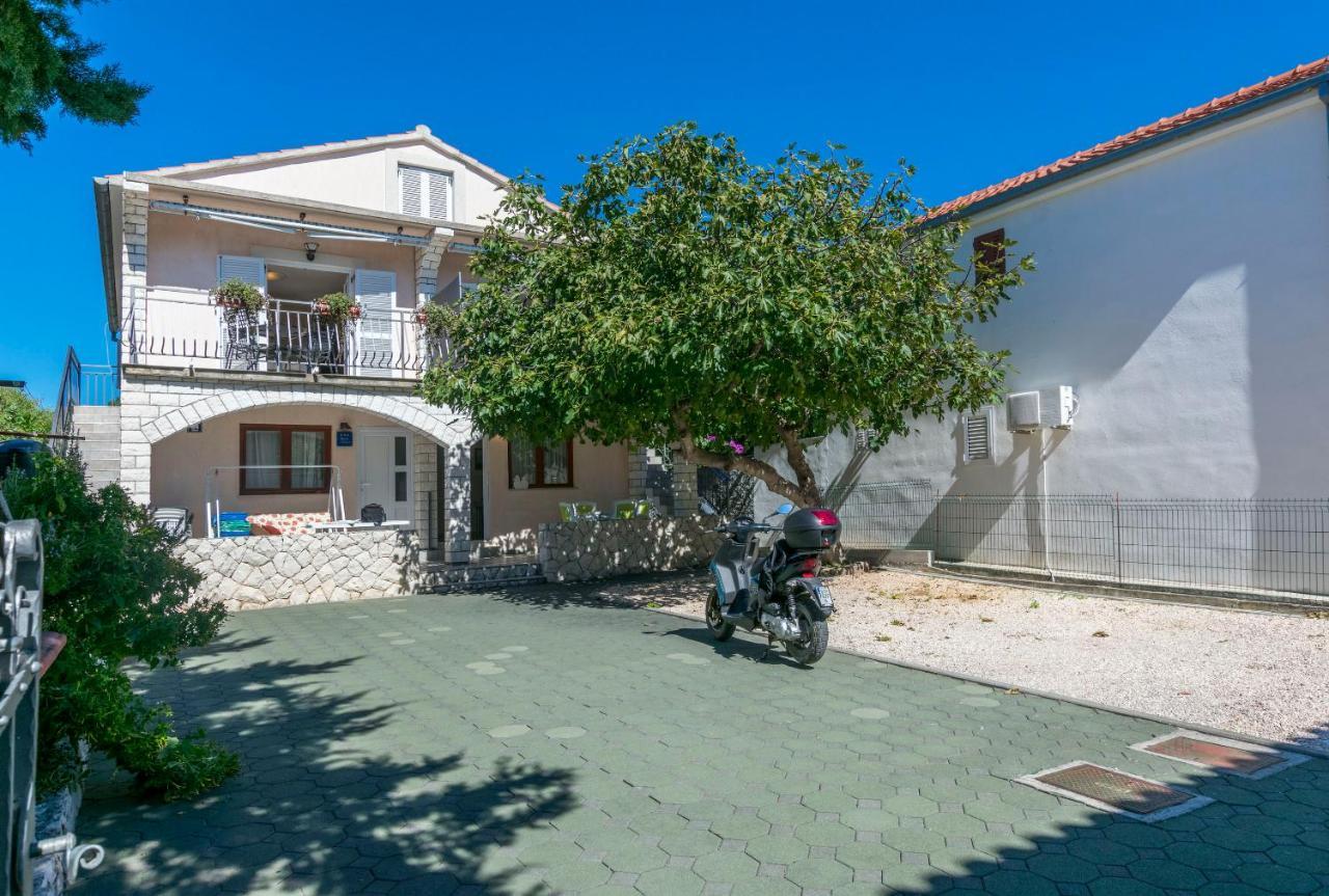 Apartments Ljubomir Rogoznica  Buitenkant foto