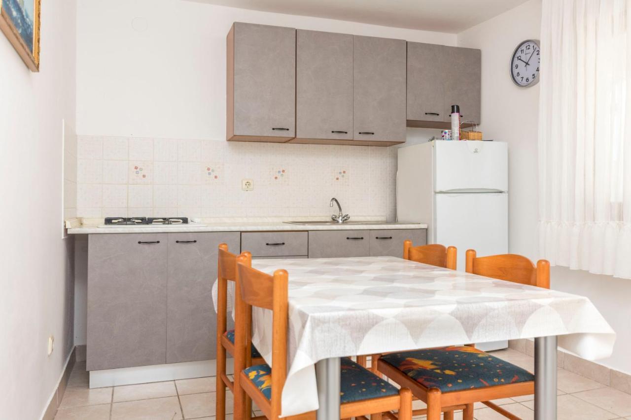 Apartments Ljubomir Rogoznica  Buitenkant foto